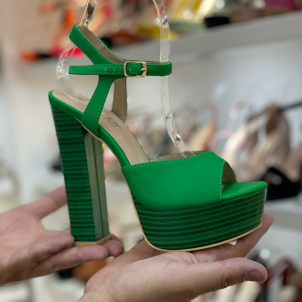 PLATFORM SANDALS HEELS